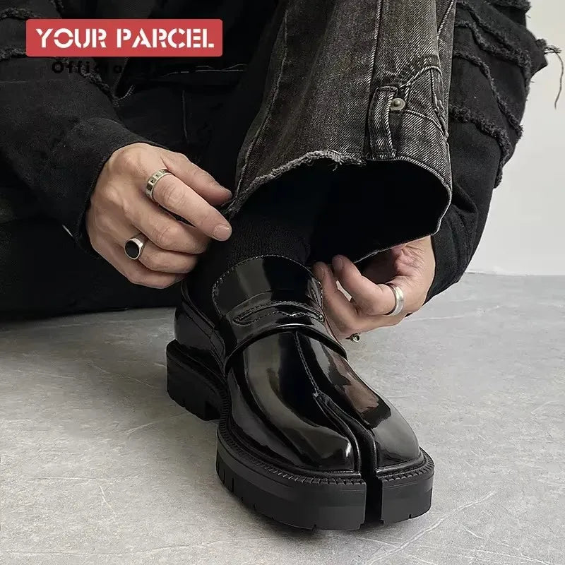 Split toe horseshoe shoes for men's thick sole Loafer shoes Tabi shoes patent leather Korean version trend casual leather shoes