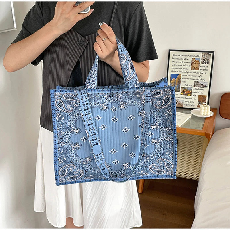 Women Paisley Print Quilted Tote Bag Large Capacity Casual Shoulder Handbag Vintage Bandana Pattern Commuter Shopping Bag