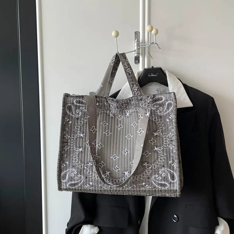 Women Paisley Print Quilted Tote Bag Large Capacity Casual Shoulder Handbag Vintage Bandana Pattern Commuter Shopping Bag