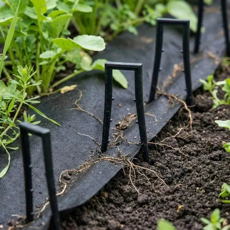 U-Shaped Garden Stakes with Pointed Tip Plastic Ground Studs Garden Pin Landscape Staples for Yard Lawn Weeds Barriers Wholesale