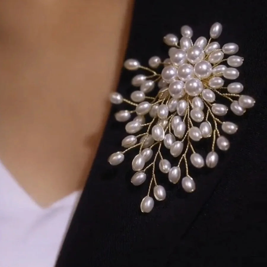 Fashionable Woven Imitation Pearls Brooch Lapel Pin Accessory for Business Meetings and Parties Elegant Wedding Jewelry New