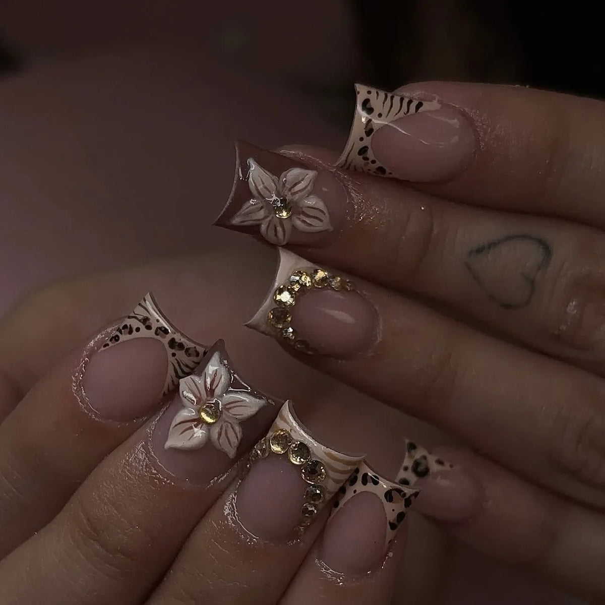 24pcs Leopard Print French False Nail Spicy Girls Press on Nails Wearable Sets Flower Brown Short Square Fake Nails with Diamond