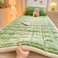 Winter Warm Plush Fleece Thermal Quilted Mattress Pad Double Bed Non-Slip Topper Thin Foldable Design for Home Use 침대 매트리스
