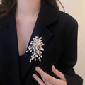 Fashionable Woven Imitation Pearls Brooch Lapel Pin Accessory for Business Meetings and Parties Elegant Wedding Jewelry New